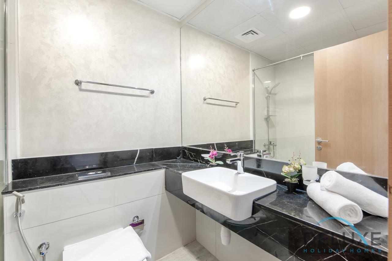 Intimate Studio At Millennium Binghatti Residence Business Bay By Deluxe Holiday Homes ดูไบ ภายนอก รูปภาพ